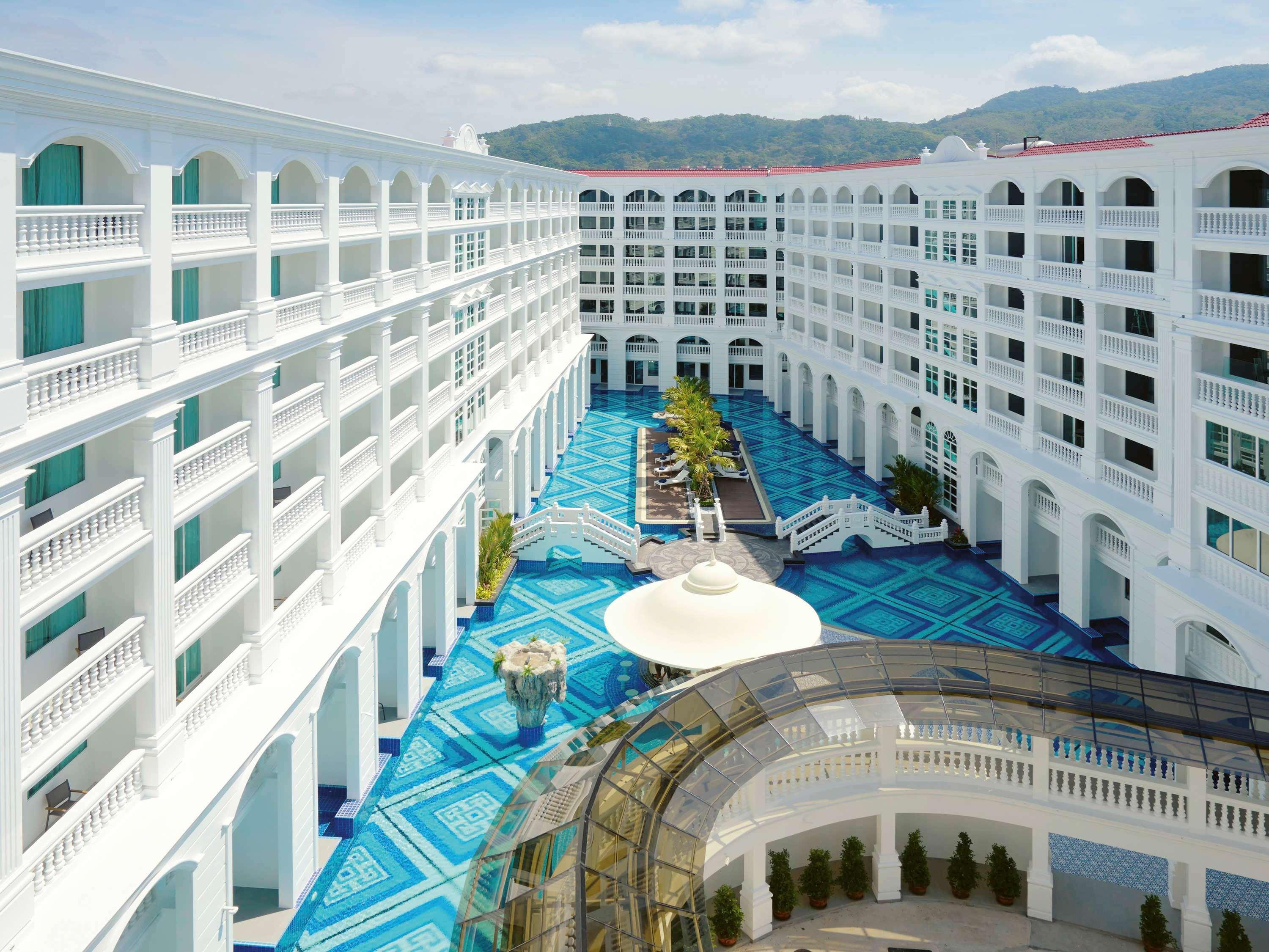 Moevenpick Myth Hotel Patong Phuket Esterno foto The interior of the hotel