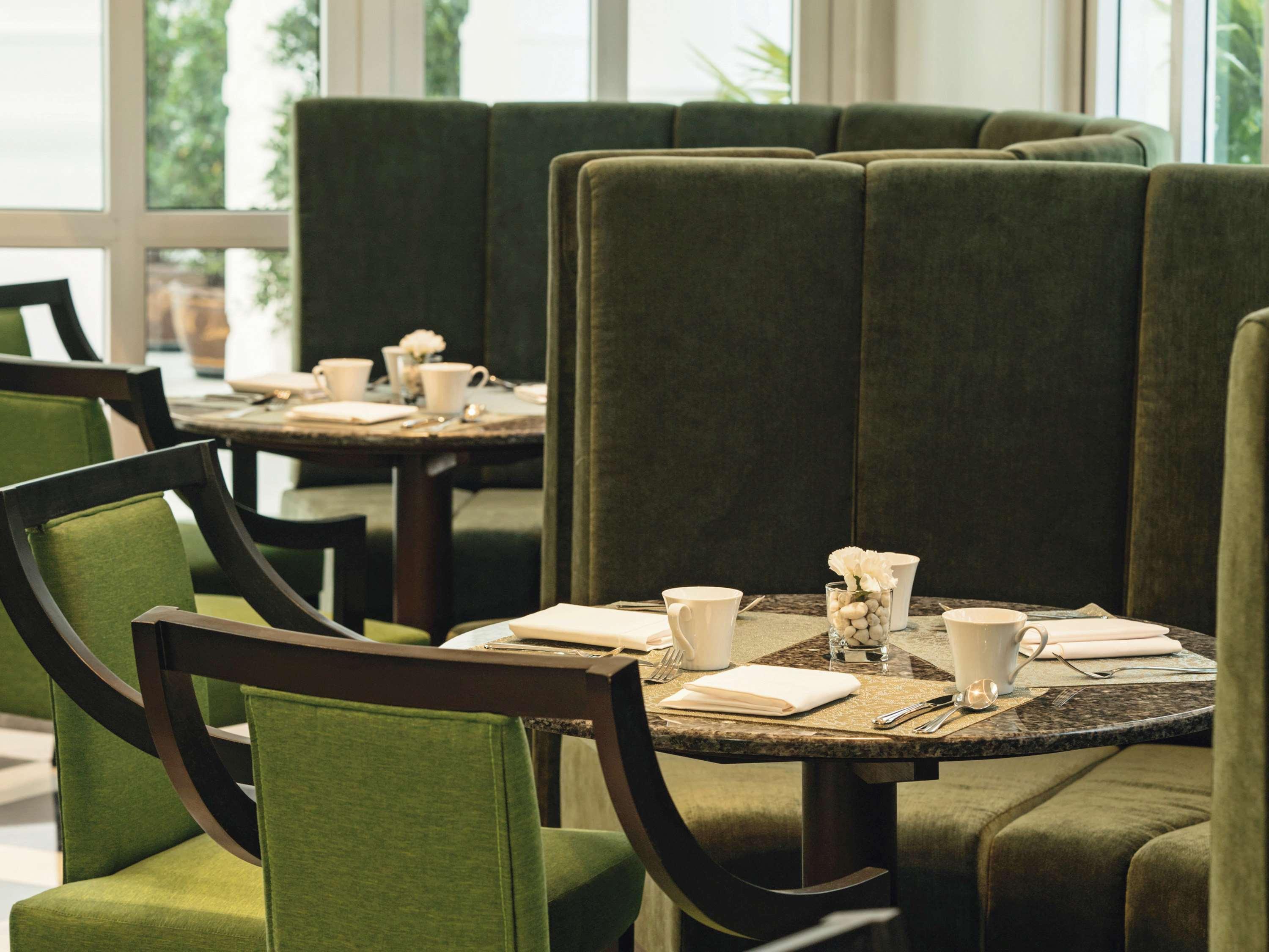 Moevenpick Myth Hotel Patong Phuket Esterno foto The restaurant