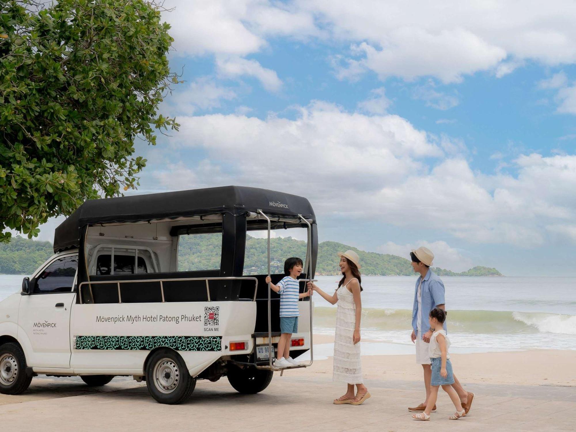 Moevenpick Myth Hotel Patong Phuket Esterno foto Family at the beach