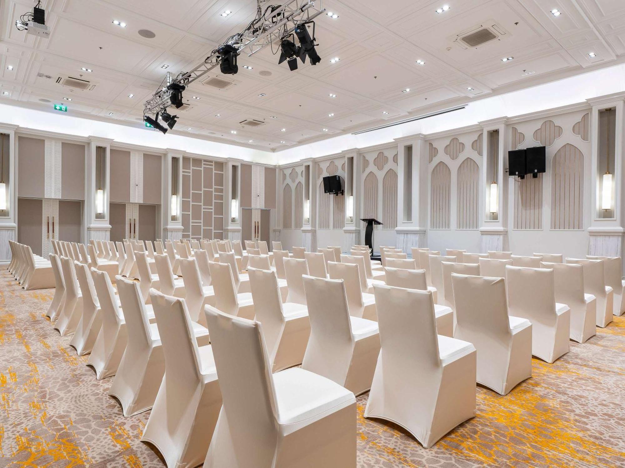 Moevenpick Myth Hotel Patong Phuket Esterno foto The ballroom