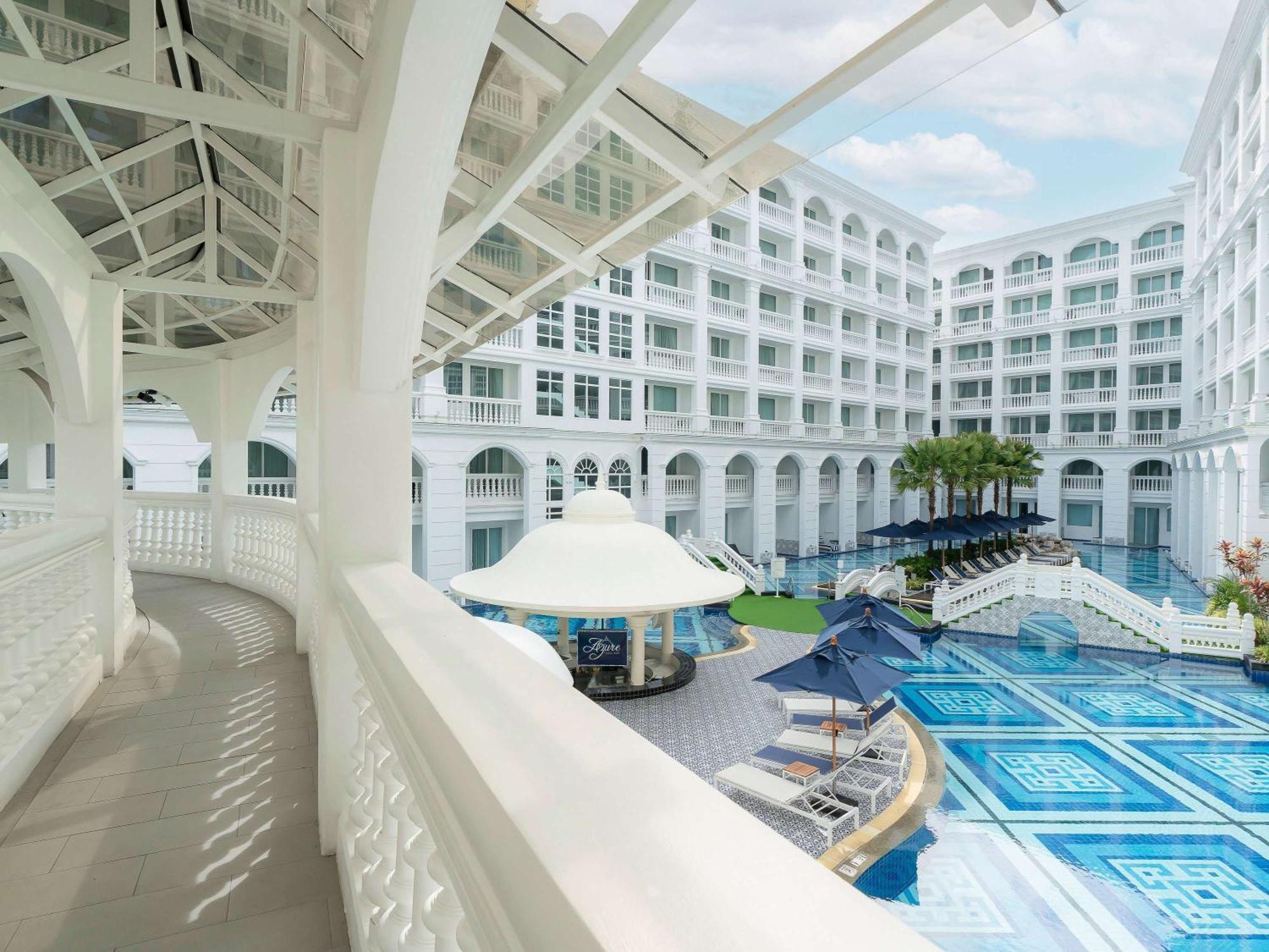 Moevenpick Myth Hotel Patong Phuket Esterno foto The pool at the E&O 88